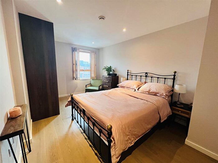 2 Bedroom Apartment To Rent In The Gateway South, Marsh Lane, Leeds City Centre, LS9