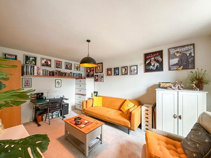1 Bedroom Apartment For Sale In Underbank Old Road, Holmfirth, HD9