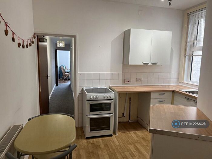 1 Bedroom Flat To Rent In Queens Promenade, Blackpool, FY2