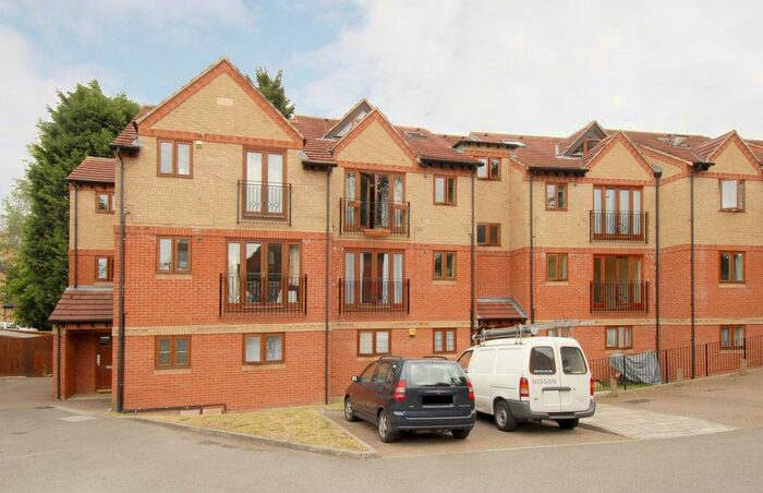2 Bedroom Flat To Rent In The Dale, Headington, Oxford, OX3