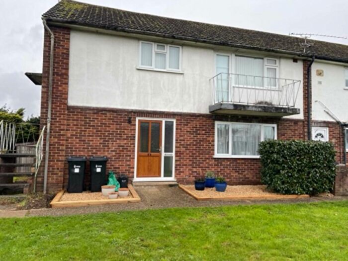2 Bedroom Flat To Rent In Selsdon Avenue, Woodley, RG5