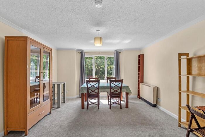 2 Bedroom Flat To Rent In Orwell Terrace, Dalry, Edinburgh, EH11