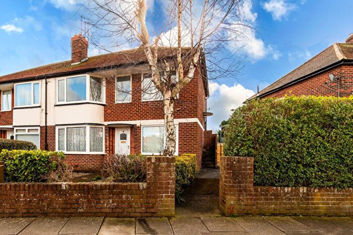 2 Bedroom Property For Sale In Park Avenue, Gosforth, NE3