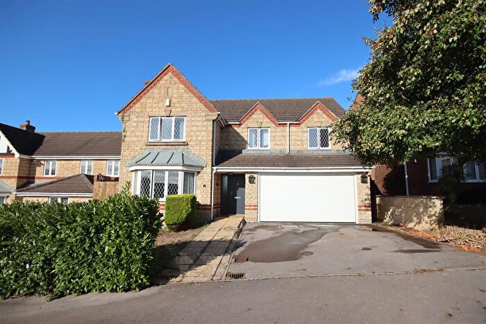 5 Bedroom Detached House For Sale In Bolts Croft, Chippenham, SN15