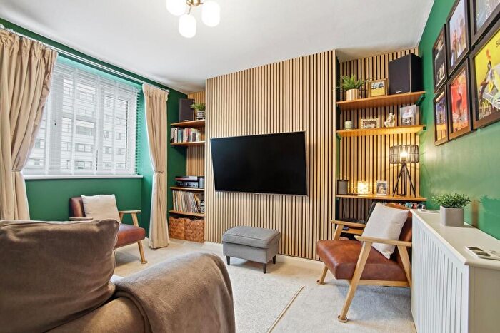 2 Bedroom Flat For Sale In Avenue Road, Penge, London, SE20