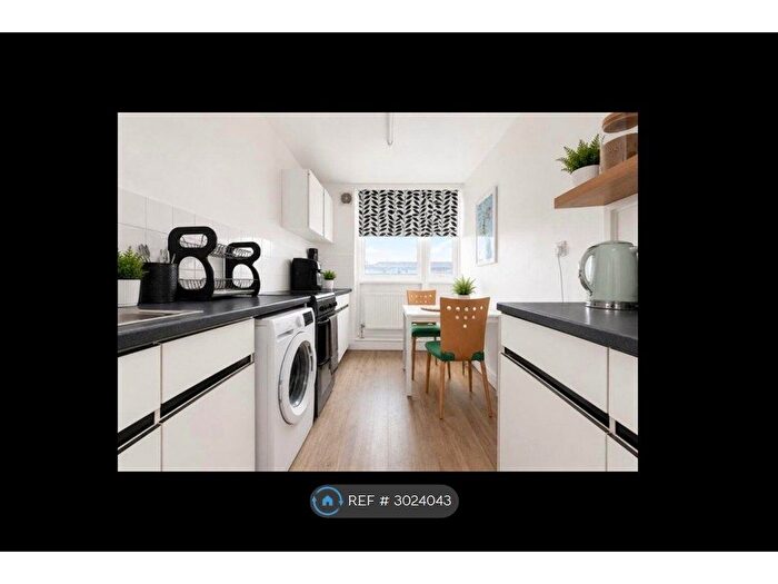 3 Bedroom Maisonette To Rent In Cable St, London, E1W
