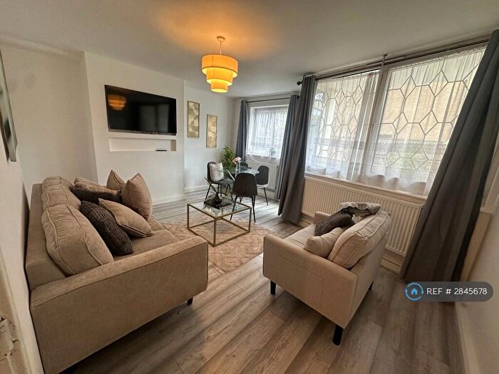 3 Bedroom Maisonette To Rent In Hammersley House, London, SE14