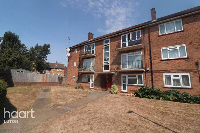 2 Bedroom Flat To Rent In Friars Close, Luton, LU1