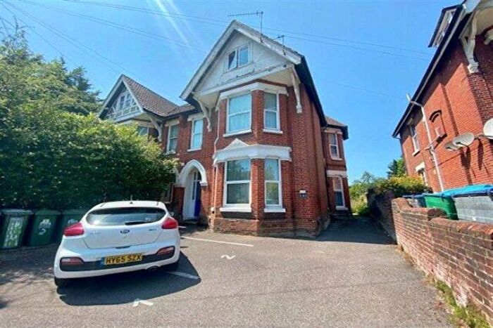 1 Bedroom Flat To Rent In Hill Lane, Southampton, SO15