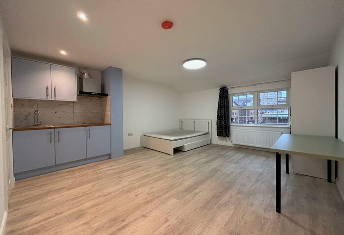 5 Bedroom Terraced House To Rent In St. Lawrence Cottages, St. Lawrence Street, London, E14