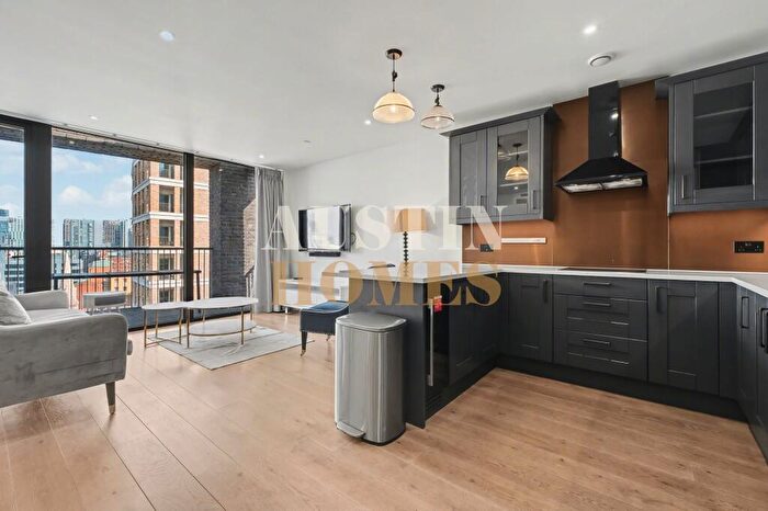 3 Bedroom Flat To Rent In Emery Way, London, E1W