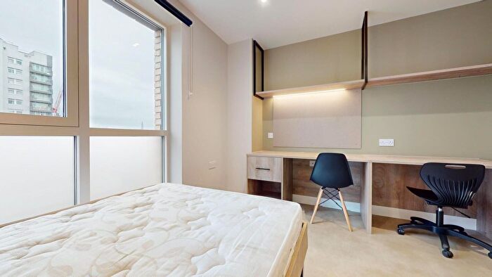 Studio To Rent In Ilderton Road, London, SE15