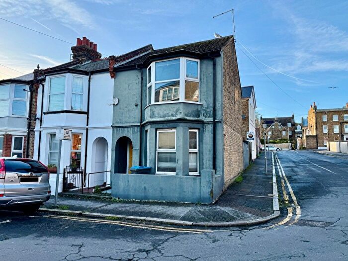 3 Bedroom Terraced House For Sale In Dundonald Road, Broadstairs, Kent, CT10