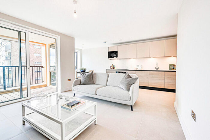 1 Bedroom Flat For Sale In Broadway, Leigh-on-sea, SS9