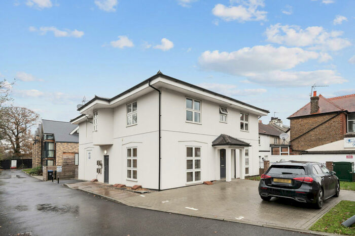 1 Bedroom Apartment To Rent In Ditton Grove, Esher, KT10