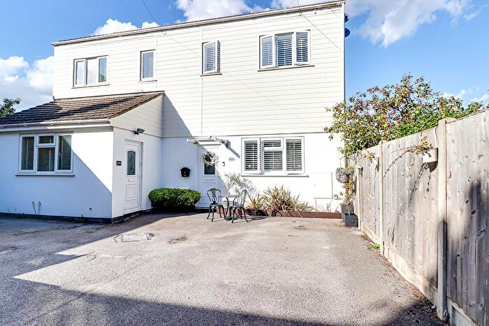2 Bedroom Semi-Detached House For Sale In South Avenue, Southend-on-Sea, SS2
