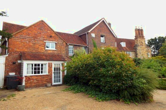 1 Bedroom Flat To Rent In Bordyke, Tonbridge, TN9