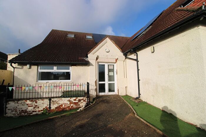 3 Bedroom Flat To Rent In Grove Road, Hastings, TN35