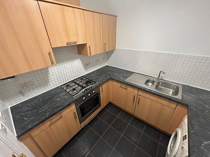 2 Bedroom Flat To Rent In Blackthorn Road, Ilford, IG1