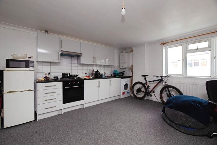 1 Bedroom Flat For Sale In High Road Leytonstone, London, E11