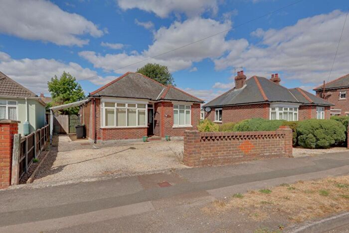 2 Bedroom Detached Bungalow For Sale In Park Lane, Bedhampton, Havant, PO9