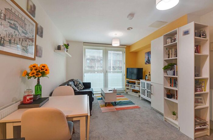 1 Bedroom Flat For Sale In Headstone Drive, Harrow, HA1