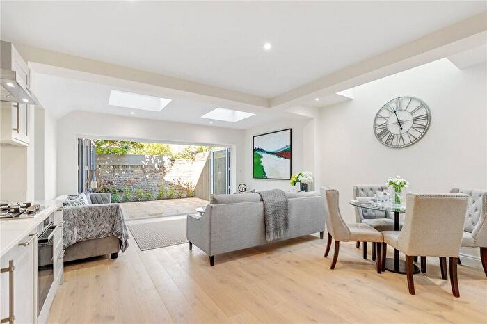 2 Bedroom Apartment For Sale In Manchuria Road, SW11