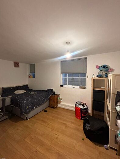 2 Bedroom Flat To Rent In Western Road, Hove, BN3