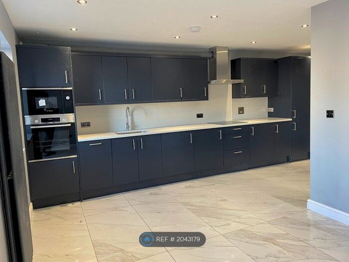 1 Bedroom Flat To Rent In London Road, Sittingbourne, ME10