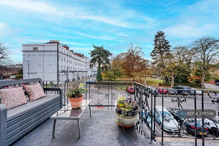 2 Bedroom Flat To Rent In Clarendon Square, Leamington Spa, CV32