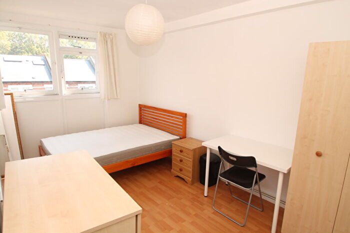 2 Bedroom Apartment To Rent In Rosenau Road, Battersea, London, SW11