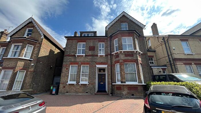 2 Bedroom Apartment To Rent In Birdhurst Rise, South Croydon, CR2