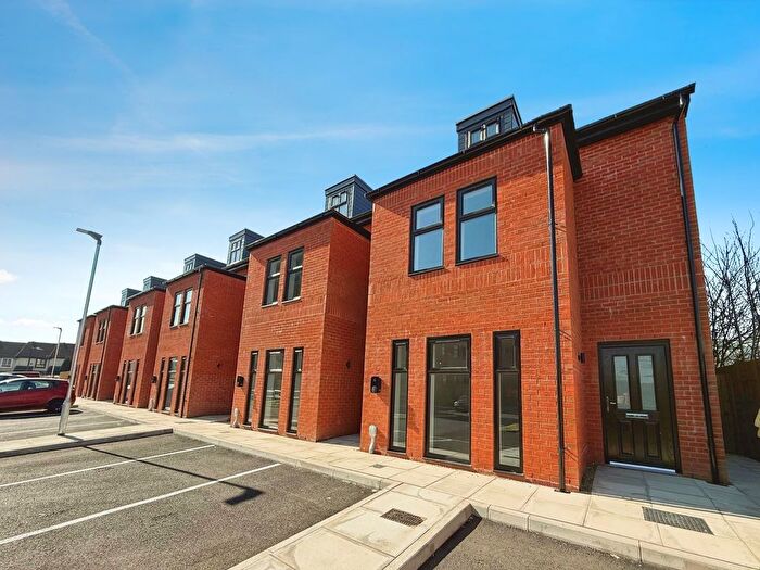 4 Bedroom Detached House To Rent In Cotton Gardens, Bolton, Greater Manchester, BL1