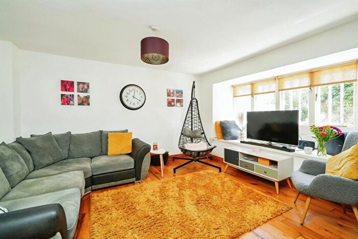 2 Bedroom Barn Conversion For Sale In Priory Lane, Bicester, OX26