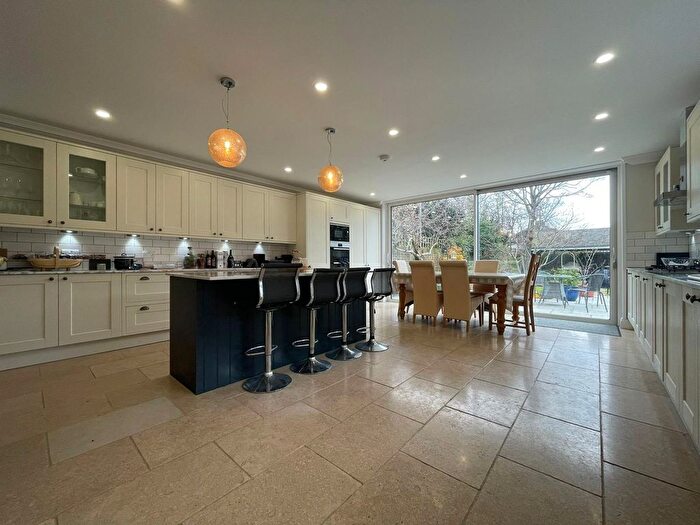 5 Bedroom Semi-Detached House To Rent In Beulah Hill, Upper Norwood, SE19