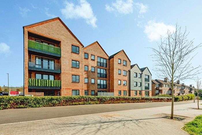 1 Bedroom Apartment For Sale In Nailsworth Crescent, Merstham, Redhill, RH1