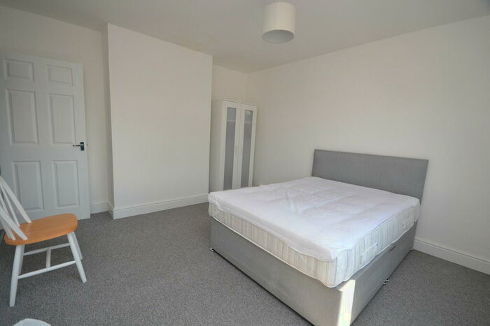 2 Bedroom Flat To Rent In Derby Road, Beeston, NG9
