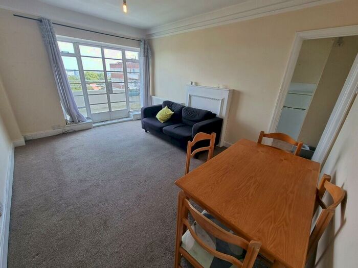 2 Bedroom Flat To Rent In Hornsey Lane, London, N6