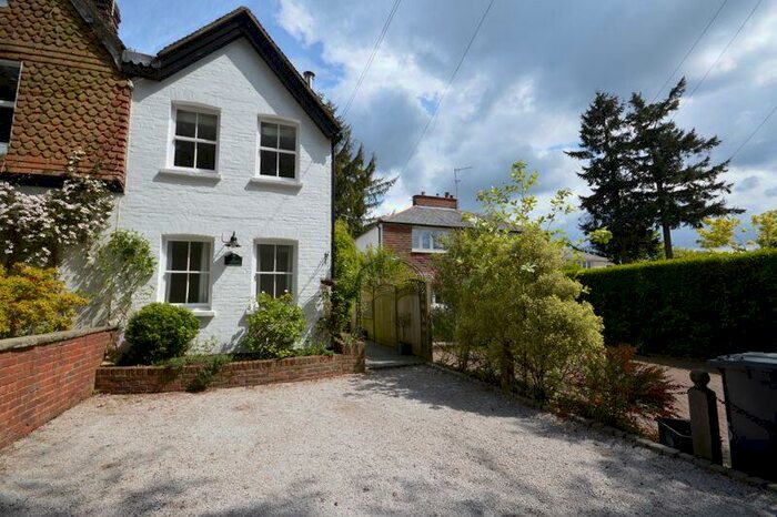 4 Bedroom Semi-Detached House To Rent In The Avenue, Grayshott, GU26