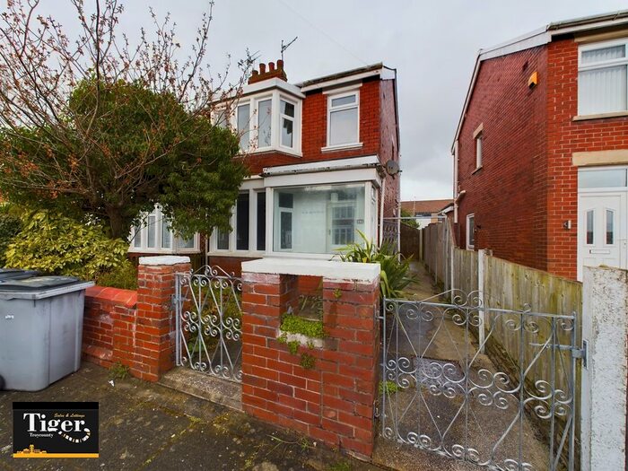 3 Bedroom Semi-Detached House To Rent In Beckway Avenue, Blackpool, FY3