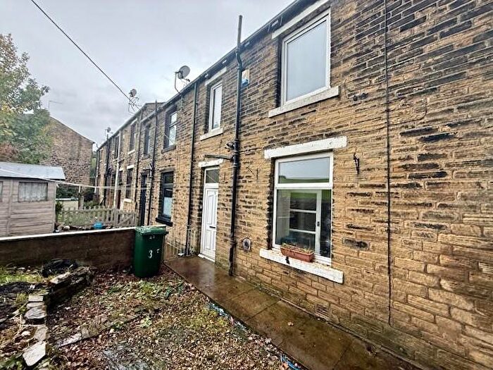 2 Bedroom Terraced House For Sale In Park Road, Thackley, Bradford, BD10