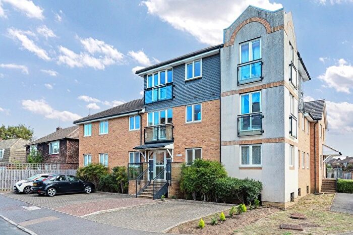 2 Bedroom Flat To Rent In Staines, Surrey, TW18