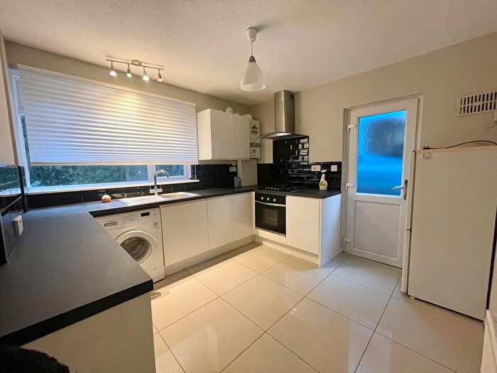 2 Bedroom Flat To Rent In Redwood Way, Southampton, SO16