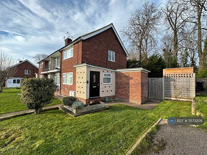 2 Bedroom Maisonette To Rent In Holcon Court, Redhill, RH1