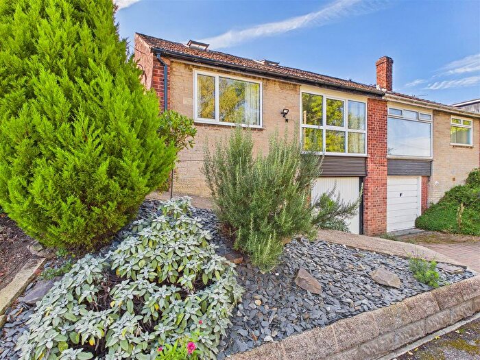 3 Bedroom Semi Detached House For Sale In Hollies Close, Dronfield, S18