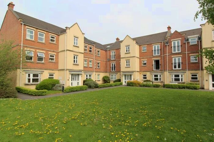 2 Bedroom Flat To Rent In Whitehall Drive, Leeds, LS12