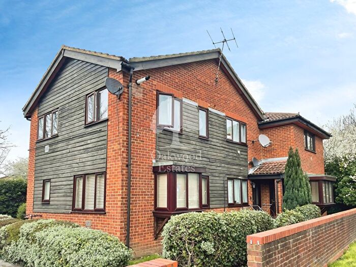 1 Bedroom Flat To Rent In Mountbatten Close, Slough, SL1