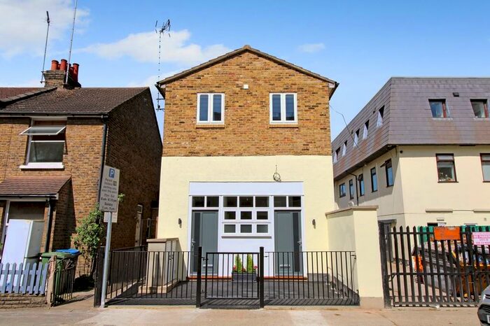 1 Bedroom Maisonette To Rent In Dunbar Road, New Malden, KT3