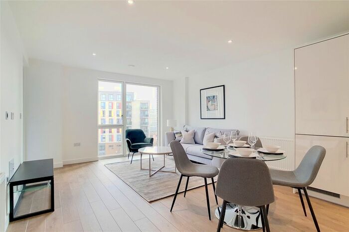 1 Bedroom Flat For Sale In Pavilions Court, Cooks Road, E15