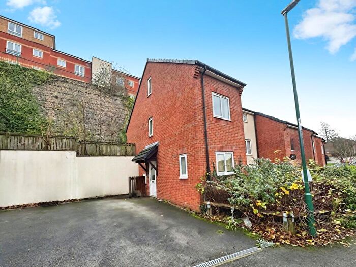 3 Bedroom Semi Detached House To Rent In Conway Close, St Anns, Nottingham, NG3